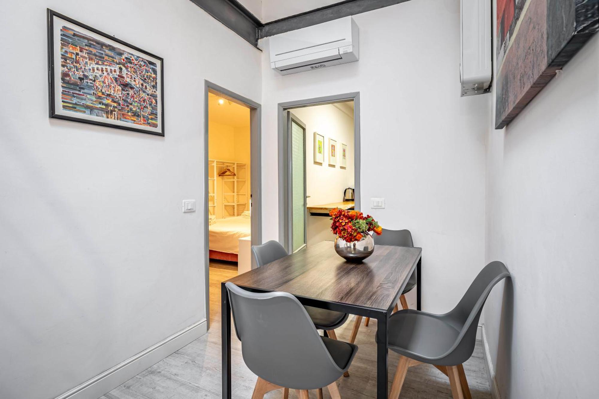 Yid Donatello Con Terrazzo * Florencia